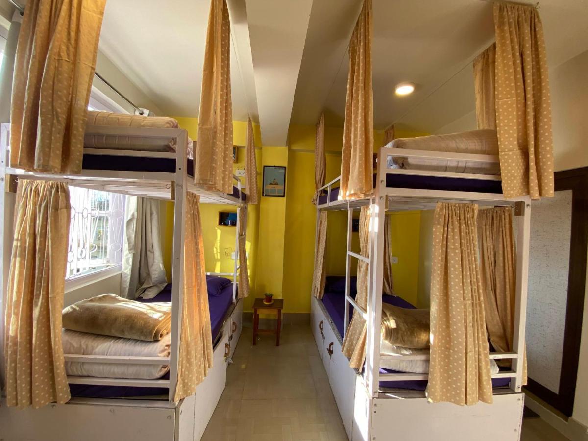 Хостел Tag Along Backpackers Гангток Экстерьер фото