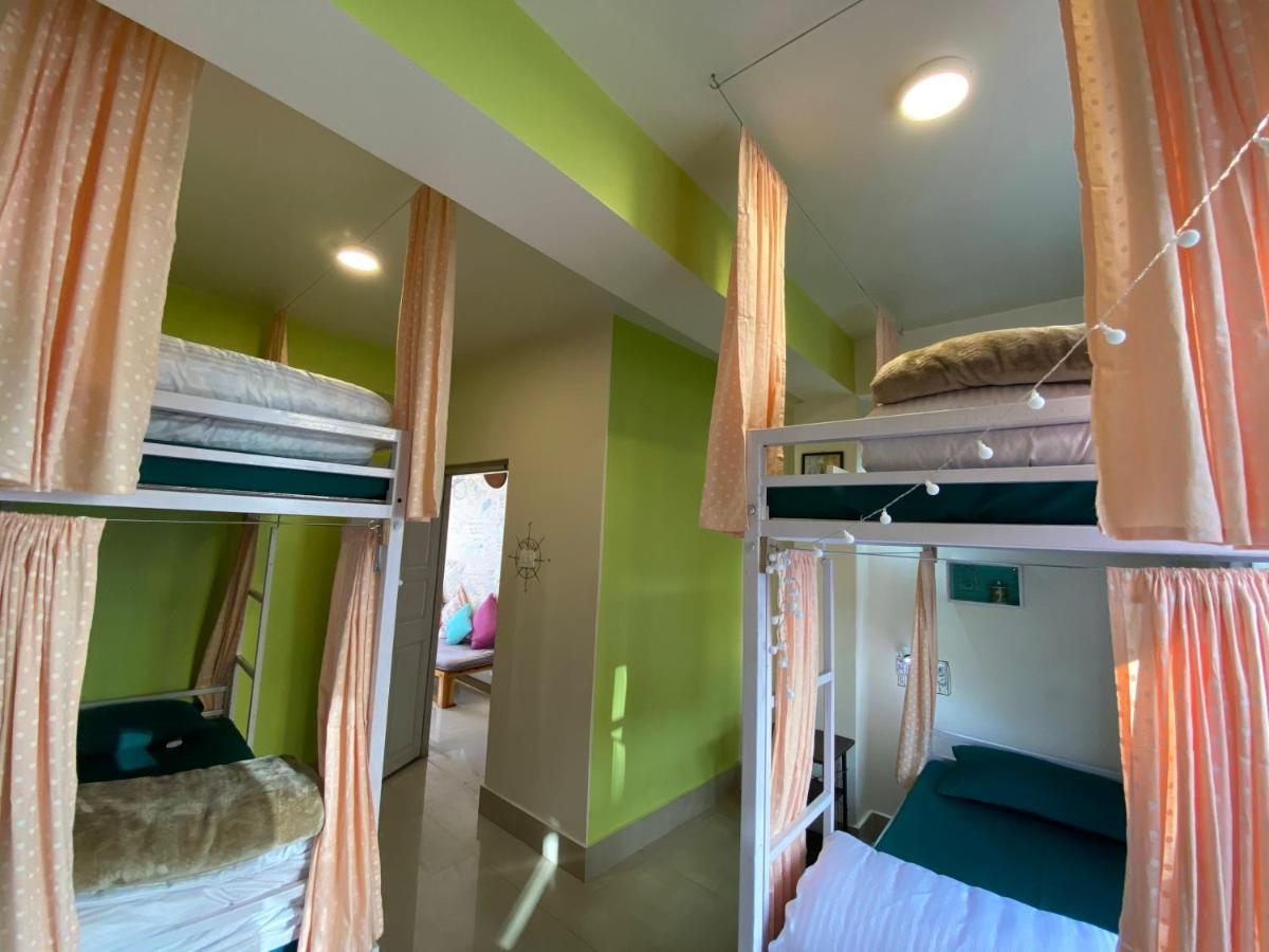 Хостел Tag Along Backpackers Гангток Экстерьер фото