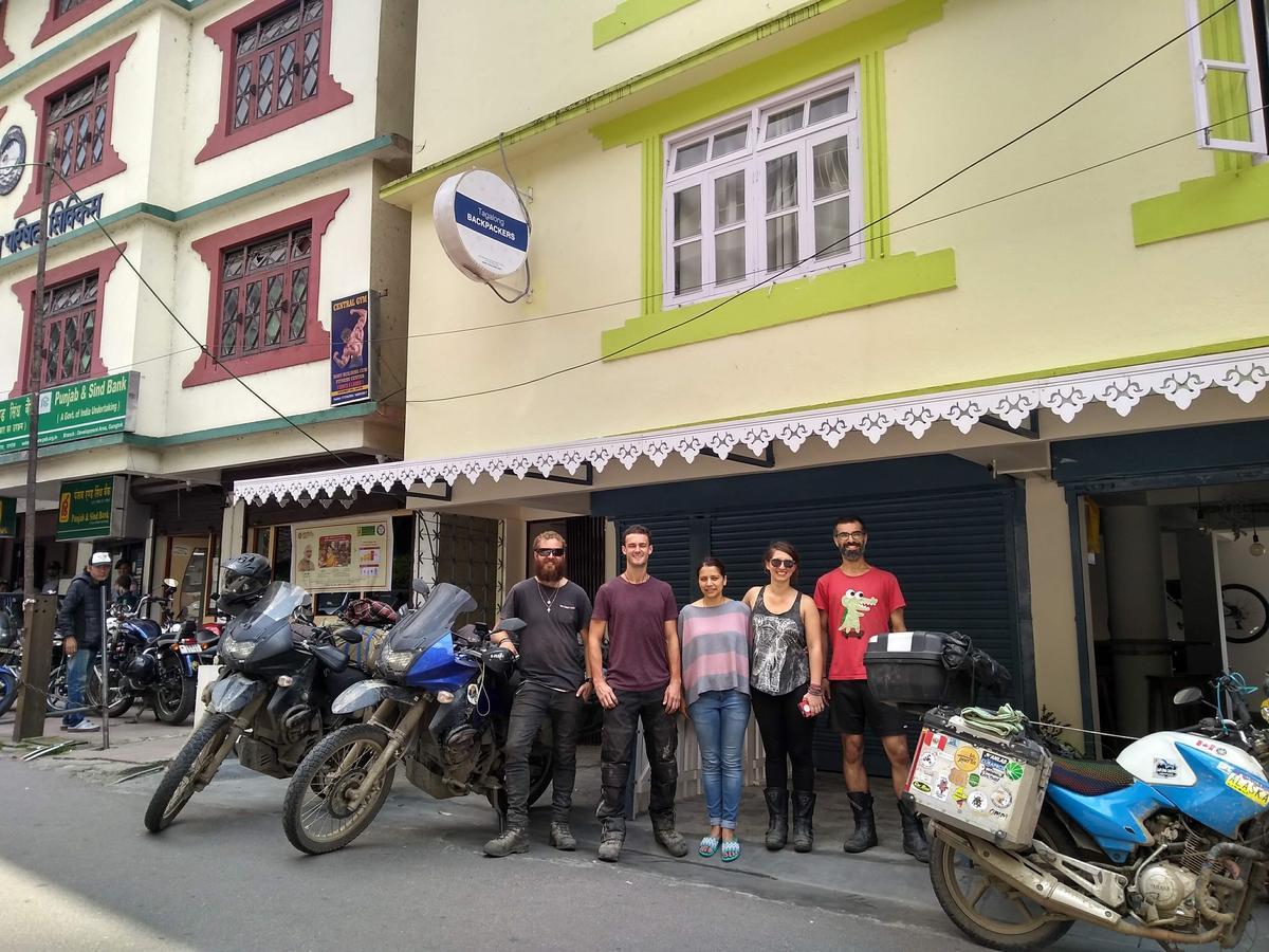 Хостел Tag Along Backpackers Гангток Экстерьер фото